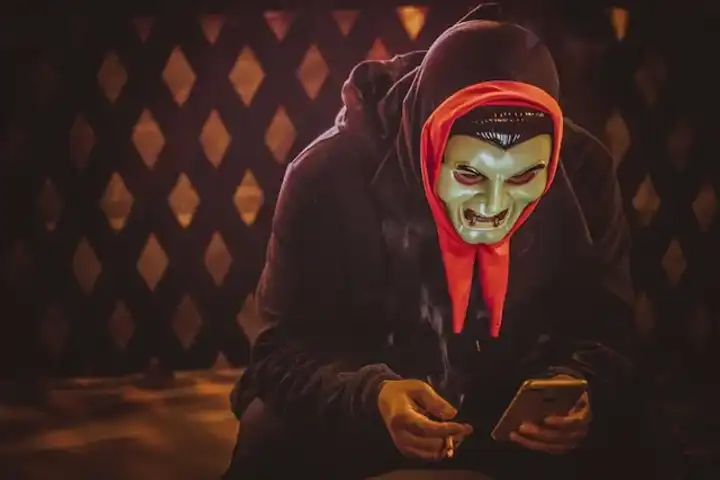 5 Warning Signs of Online Scams and How to Avoid Them